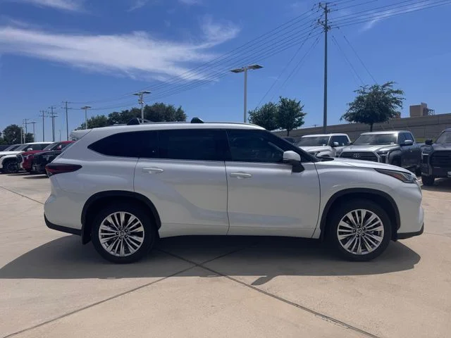 2026 Toyota Highlander Hybrid - Image 4