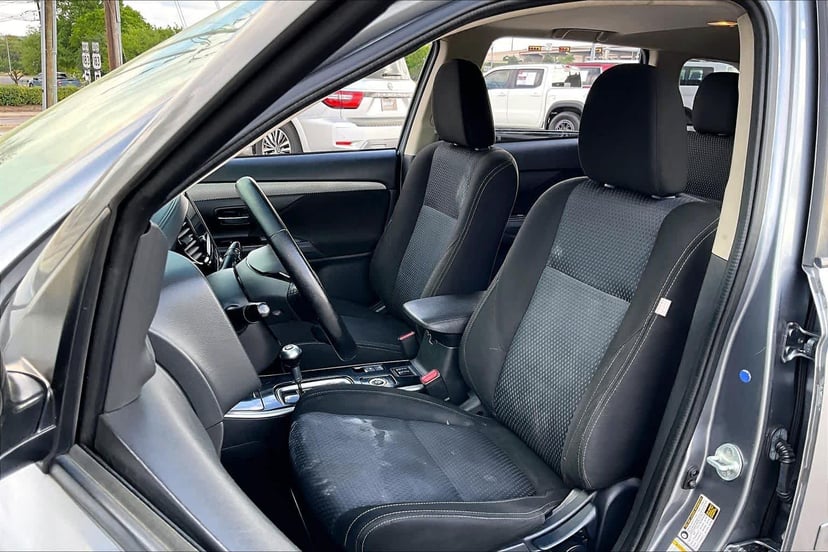 2017 Mitsubishi Outlander - Image 8