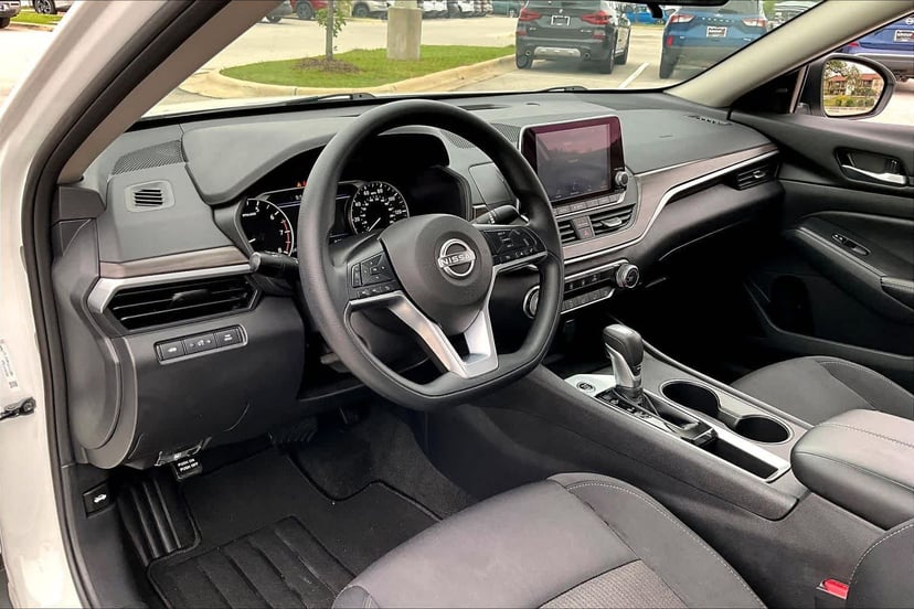 2025 Nissan Altima - Image 18