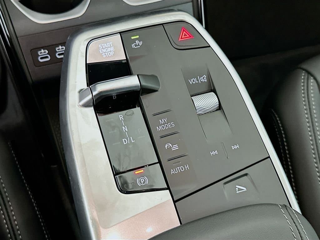 2025 BMW X1 - Image 15