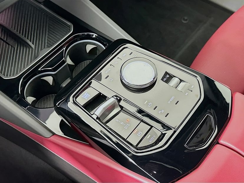 2025 BMW 5 Series - Image 17