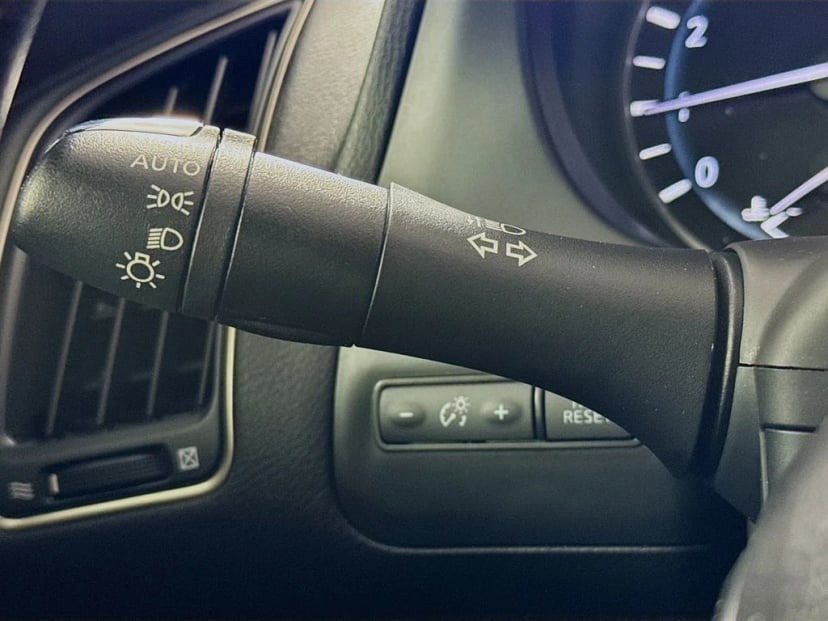 2018 INFINITI Q50 - Image 12