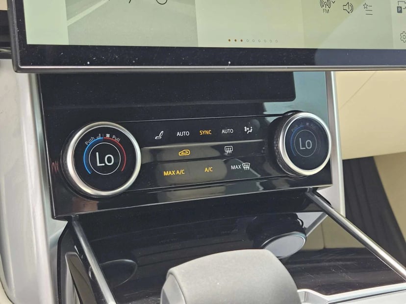 2023 Land Rover Range Rover - Image 16