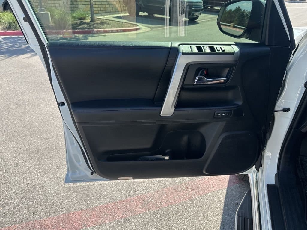 2020 Toyota 4Runner - Image 26