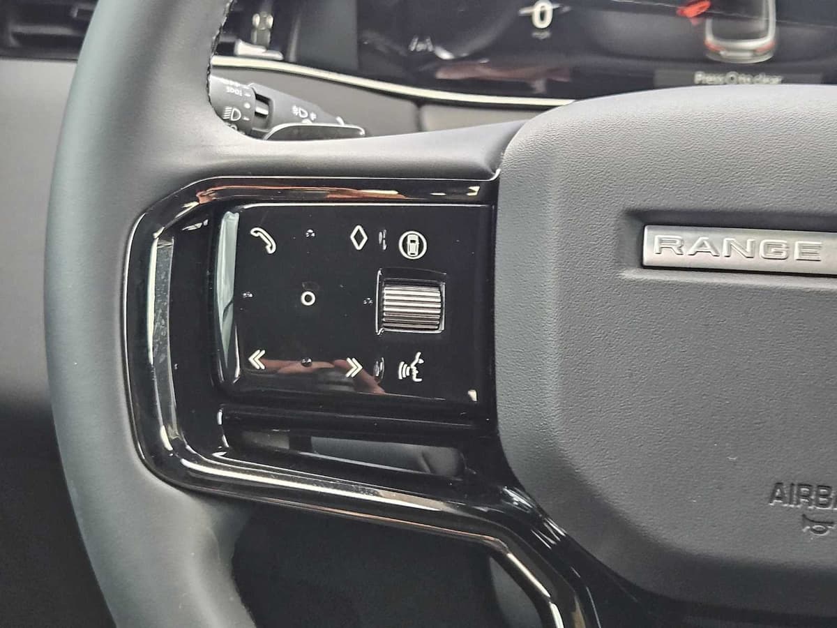 2026 Land Rover Range Rover Evoque - Image 28