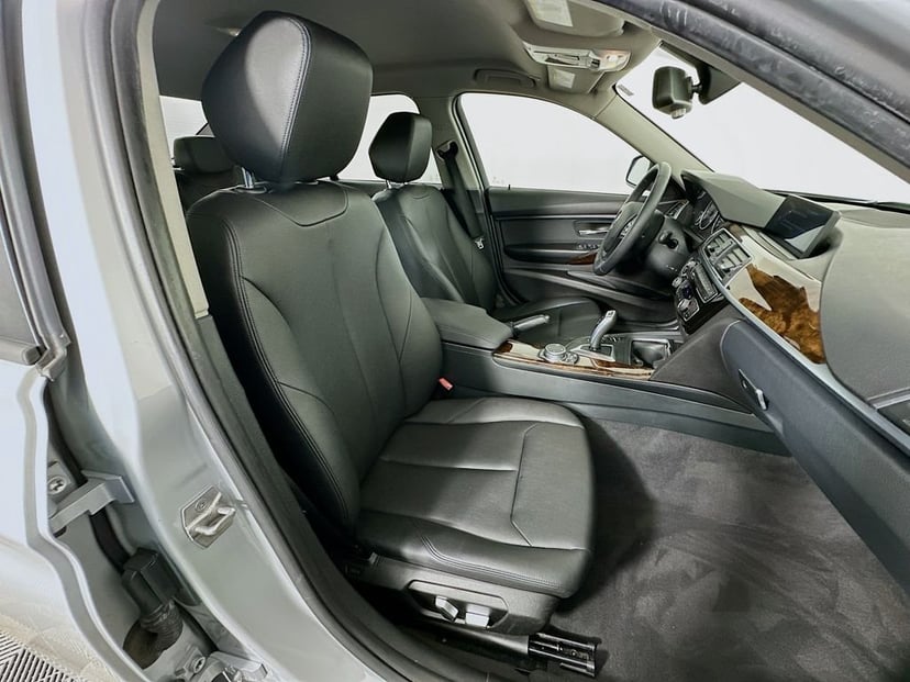 2016 BMW 3 Series - Image 28