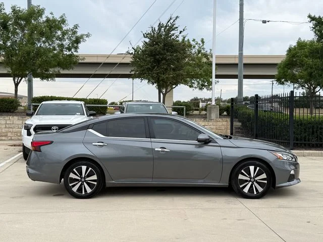 2022 Nissan Altima - Image 5