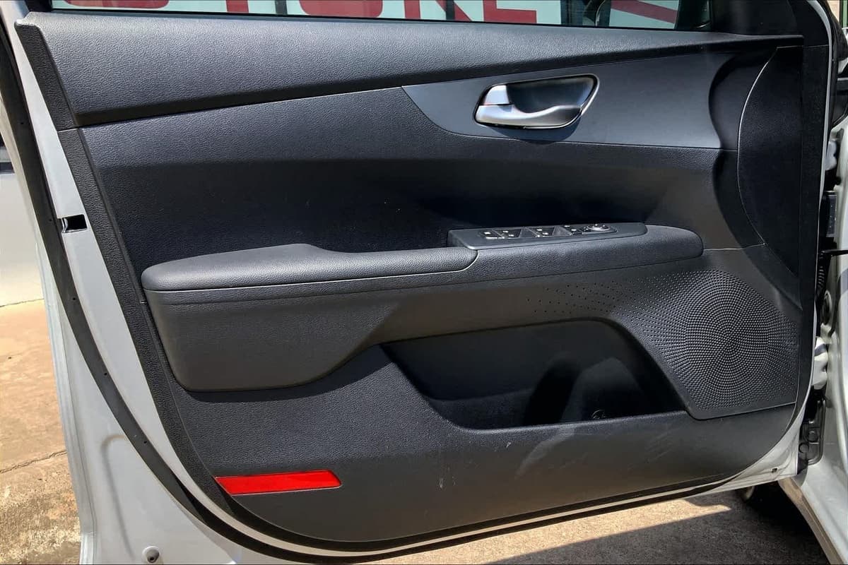 2020 Kia Forte - Image 21