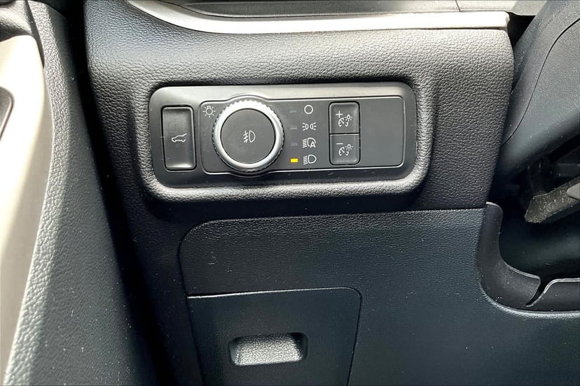2022 Ford Explorer - Image 32
