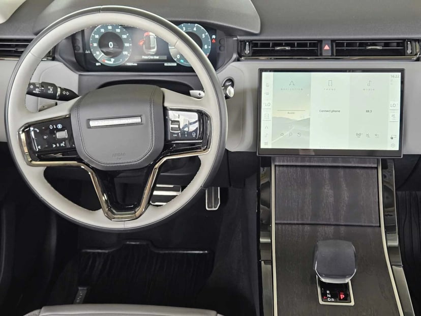 2025 Land Rover Range Rover Velar - Image 26