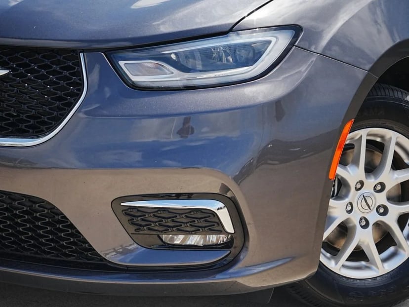 2023 Chrysler Pacifica - Image 3