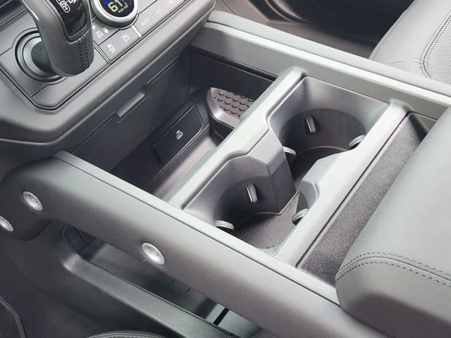2026 Land Rover Defender 110 - Image 15