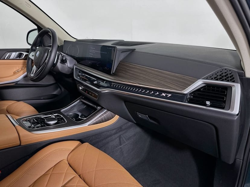 2024 BMW X7 - Image 31