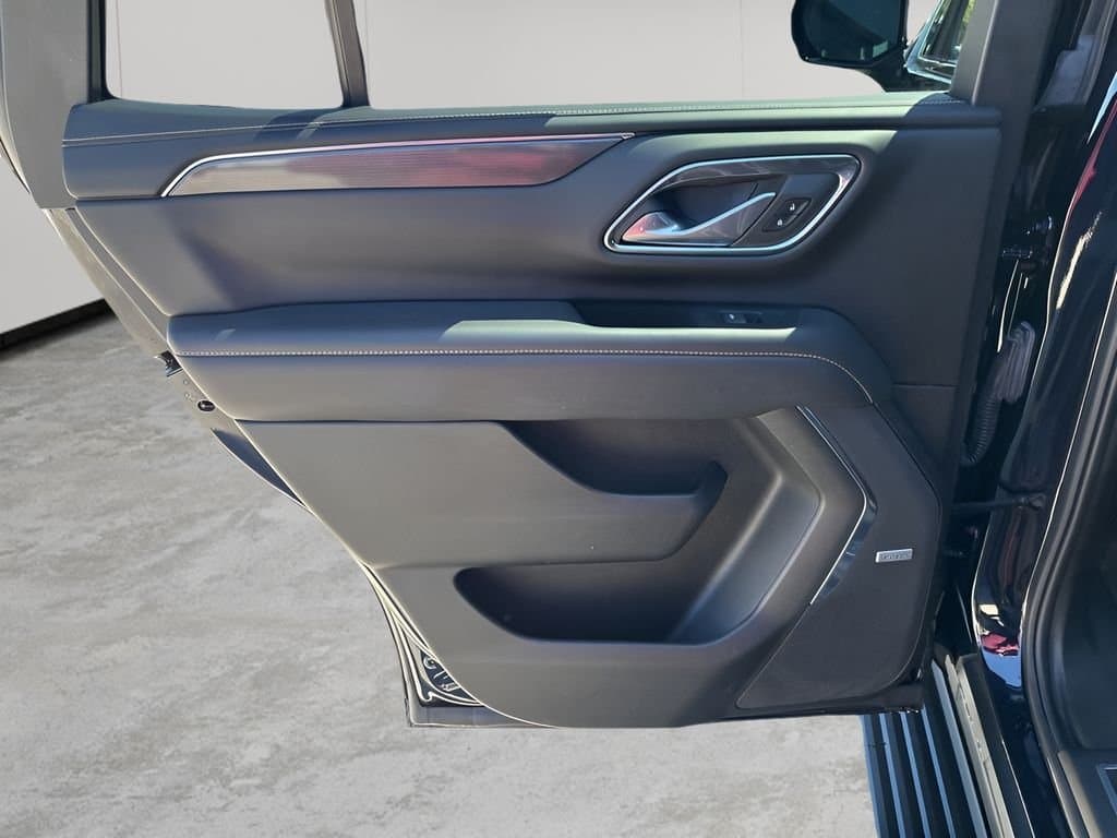 2023 GMC Yukon - Image 18