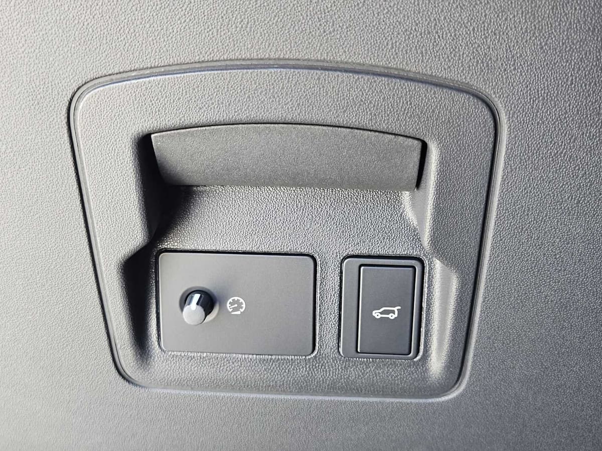 2026 LAND ROVER Range Rover Velar - Image 20