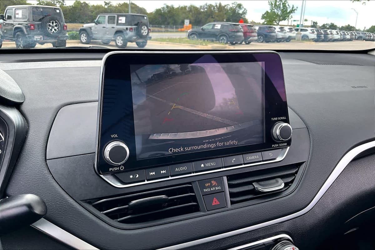 2022 Nissan Altima - Image 27