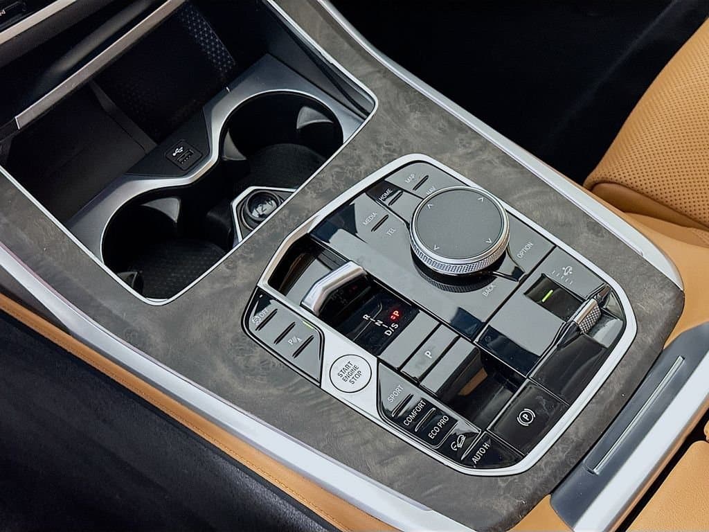 2023 BMW X7 - Image 25