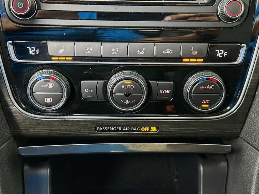 2017 Volkswagen Passat - Image 15