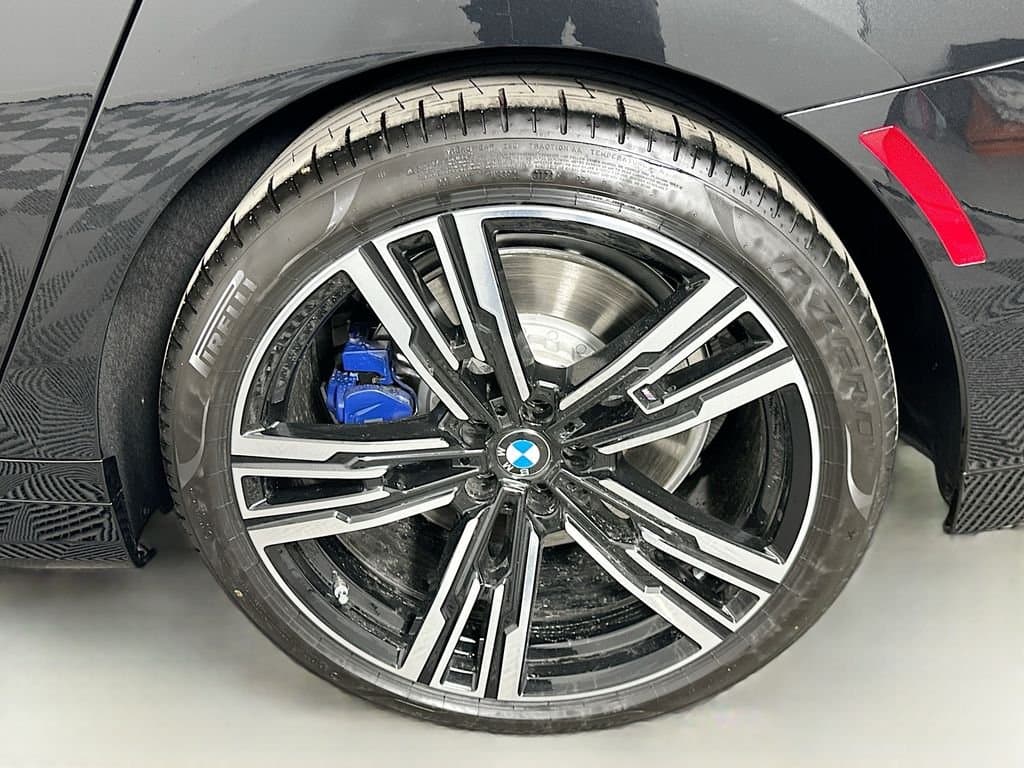 2025 BMW 7 Series - Image 23