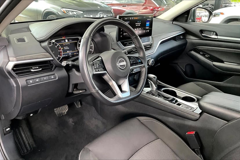 2023 Nissan Altima - Image 18