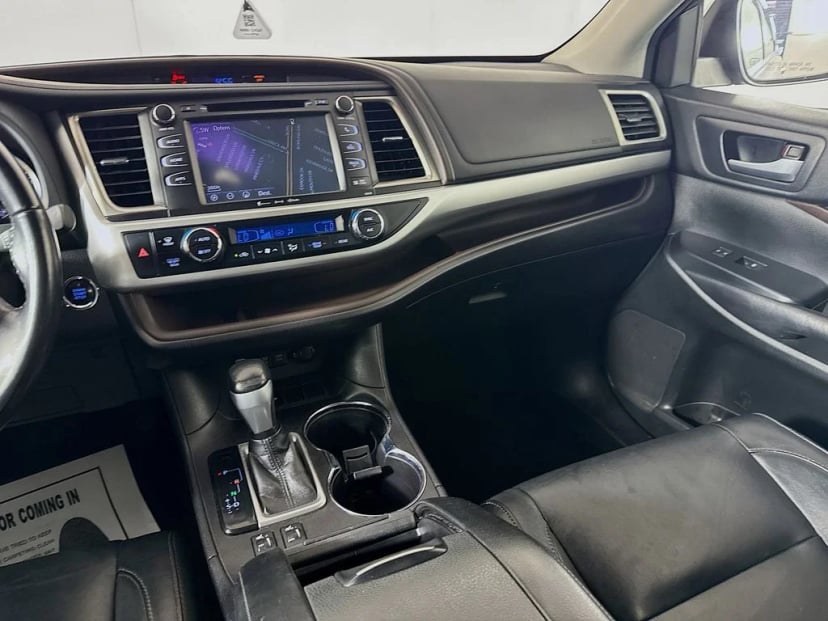 2018 Toyota Highlander - Image 29