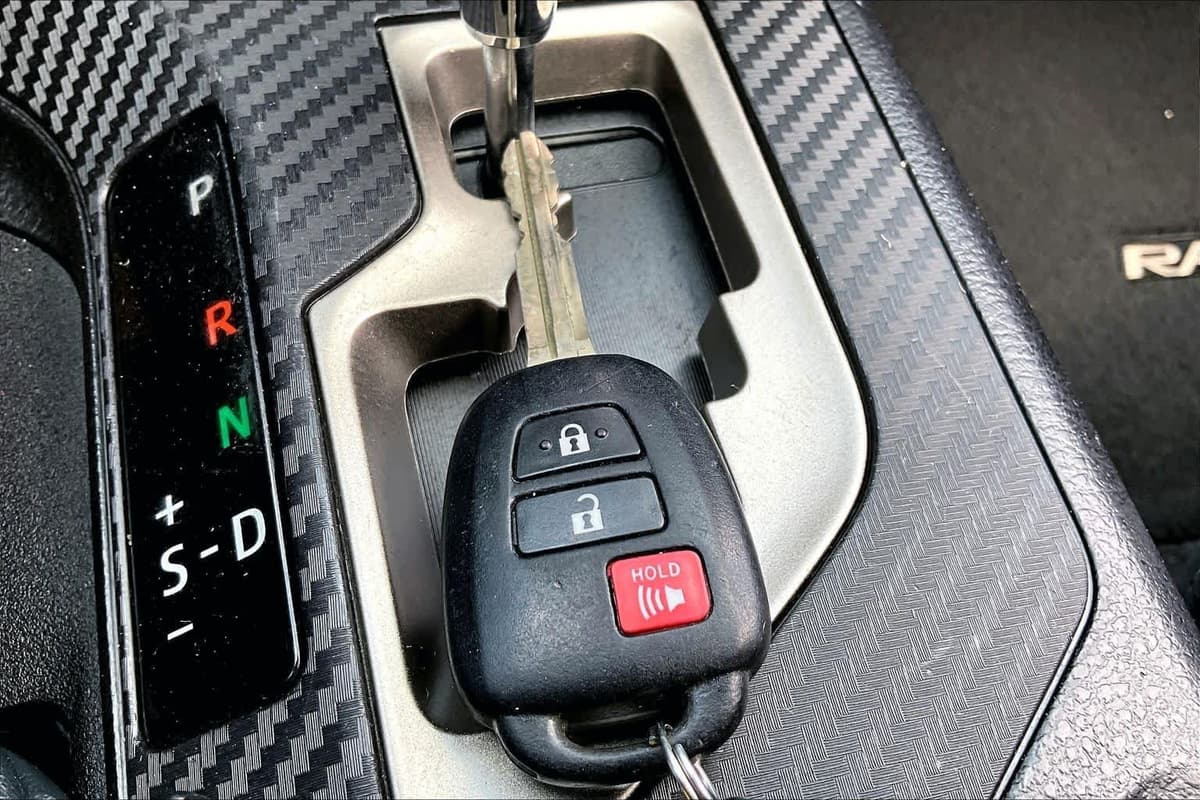 2013 Toyota RAV4 - Image 18