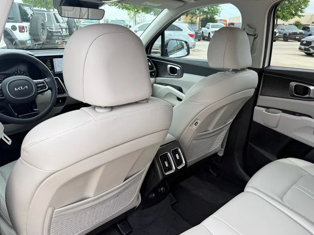 2023 Kia Sorento - Image 26