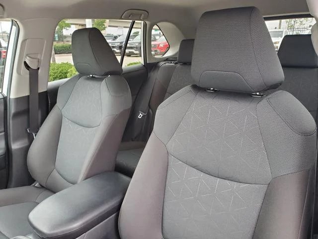 2025 Toyota RAV4 - Image 38