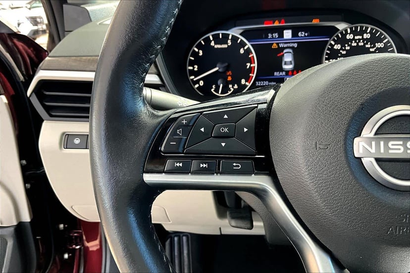2023 Nissan Altima - Image 24