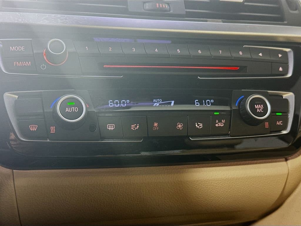 2017 BMW 3 - Image 19