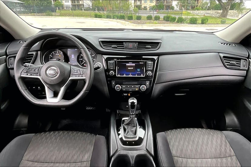 2019 Nissan Rogue - Image 16
