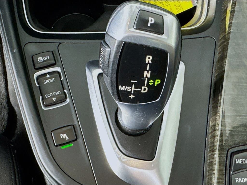 2015 BMW 3 - Image 22