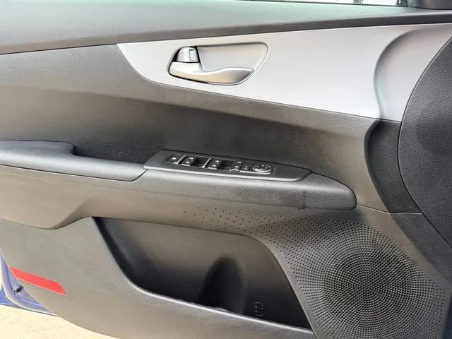 2023 Kia Forte - Image 21
