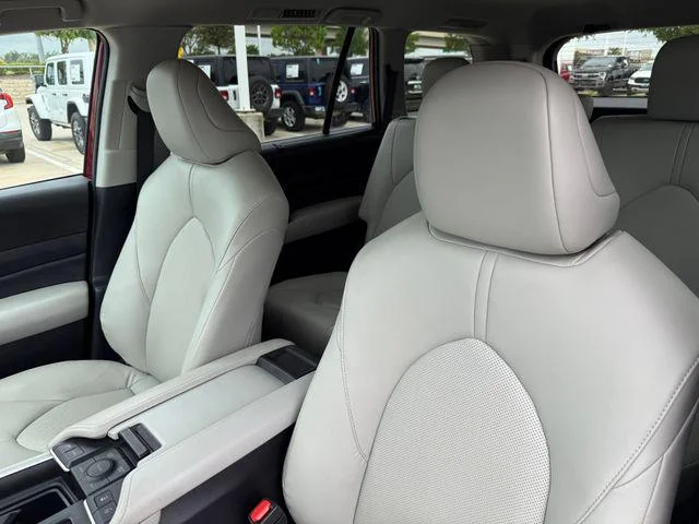 2024 Toyota Grand Highlander - Image 44