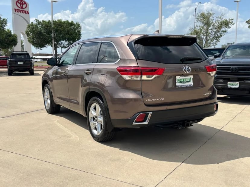 2017 Toyota Highlander - Image 3