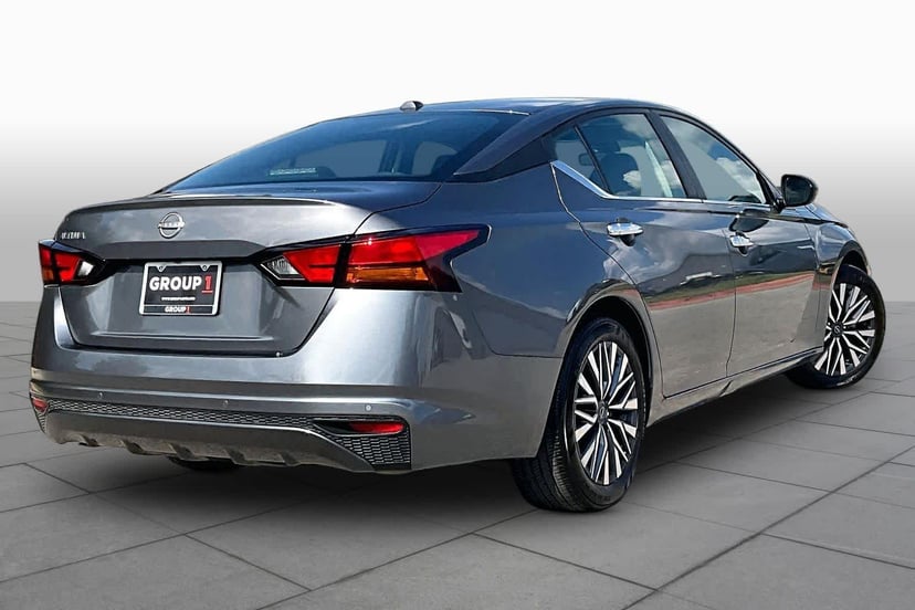 2025 Nissan Altima - Image 13