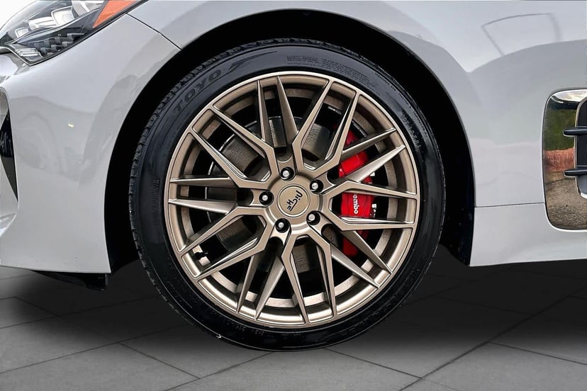 2019 Kia Stinger - Image 11