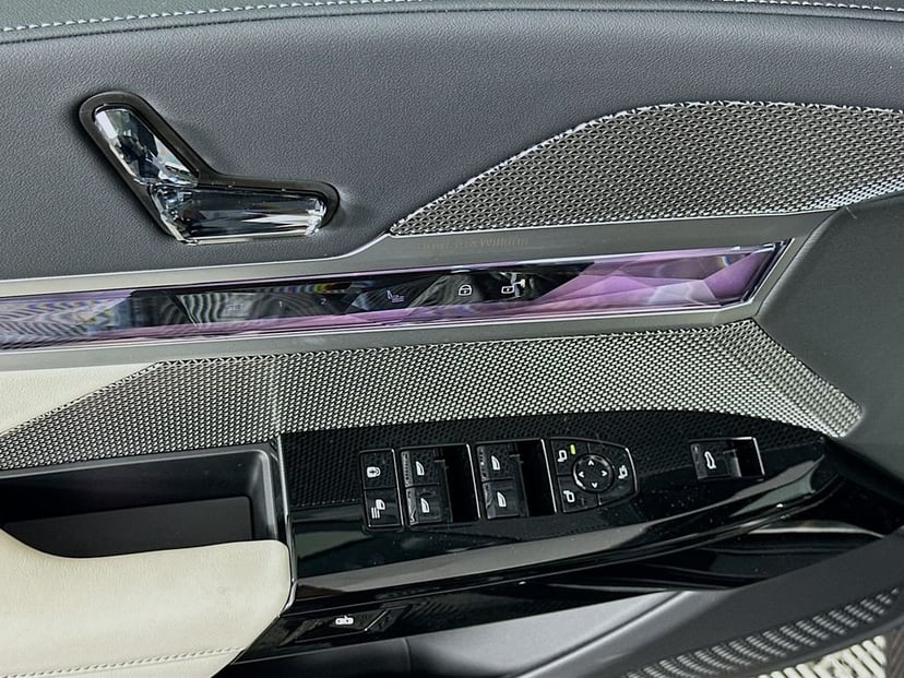 2025 BMW i7 - Image 20