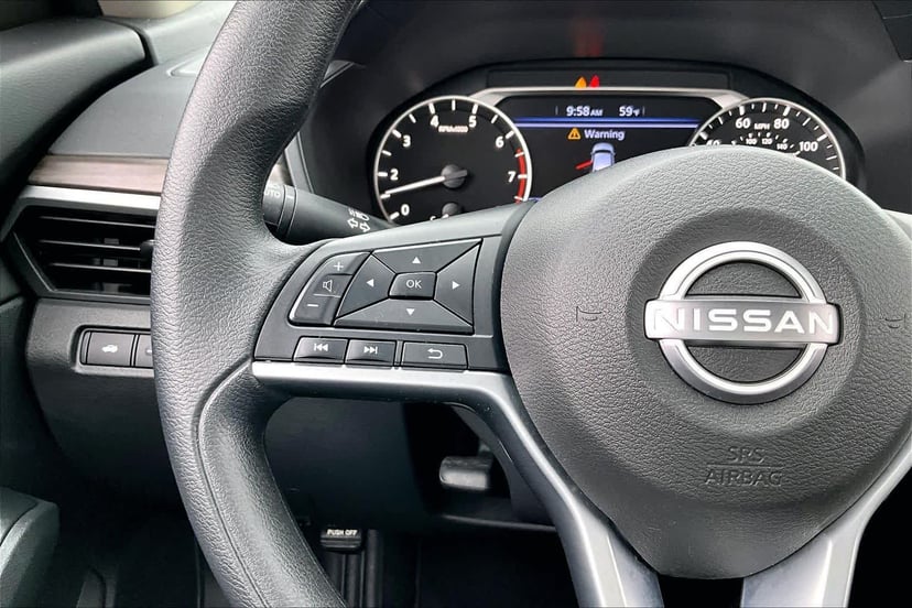 2025 Nissan Altima - Image 24