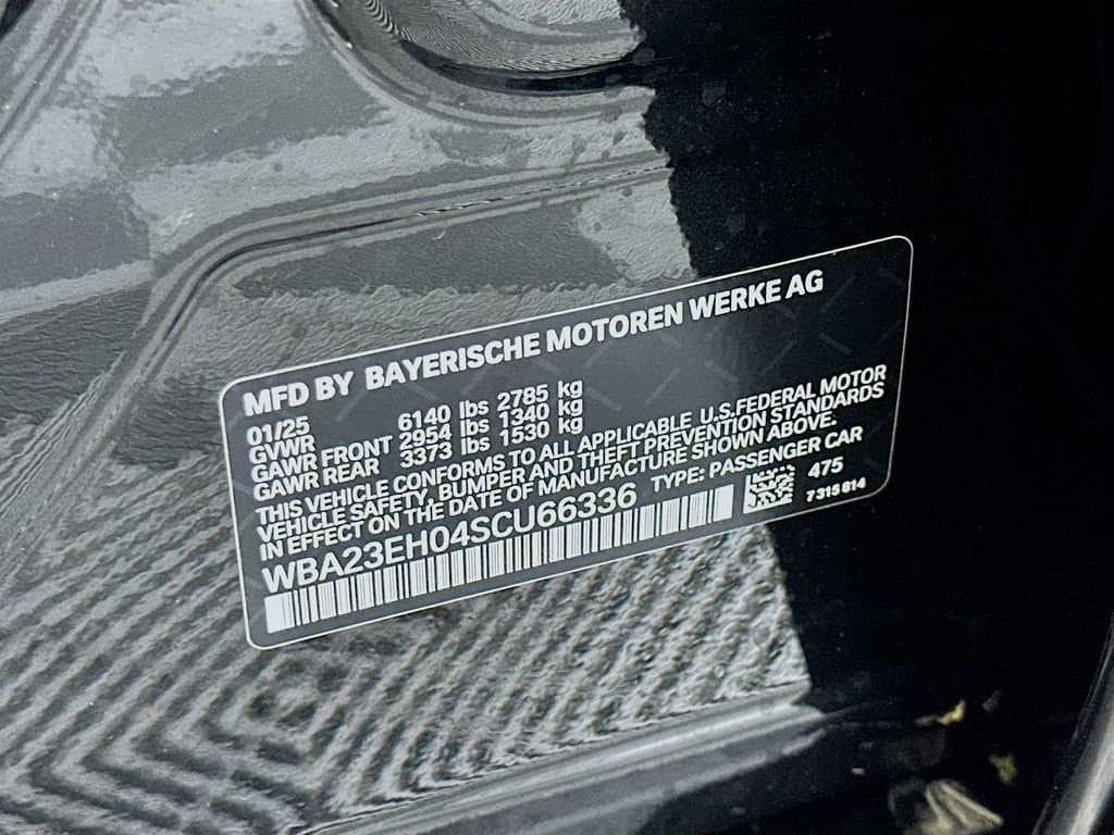 2025 BMW 7 Series - Image 24