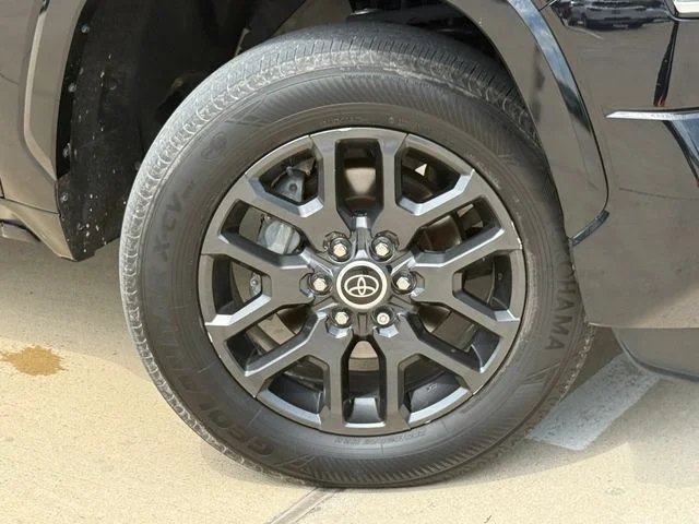 2023 Toyota Tundra Hybrid - Image 2