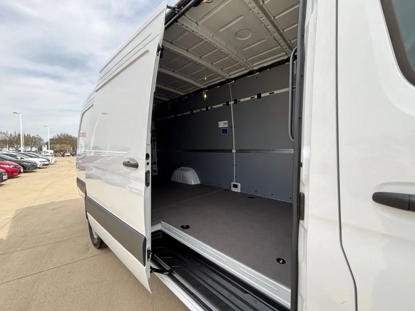 2025 Mercedes-Benz Sprinter 2500 - Image 23