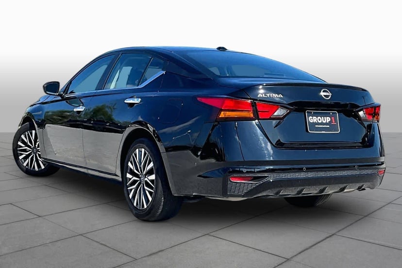 2025 Nissan Altima - Image 12