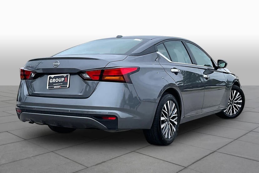 2025 Nissan Altima - Image 13