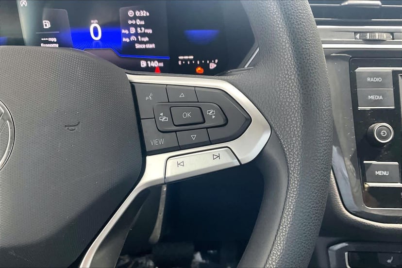 2022 Volkswagen Tiguan - Image 25