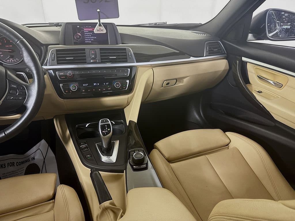 2017 BMW 3 - Image 29