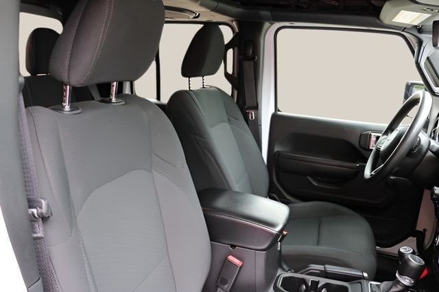 2022 Jeep Gladiator - Image 18