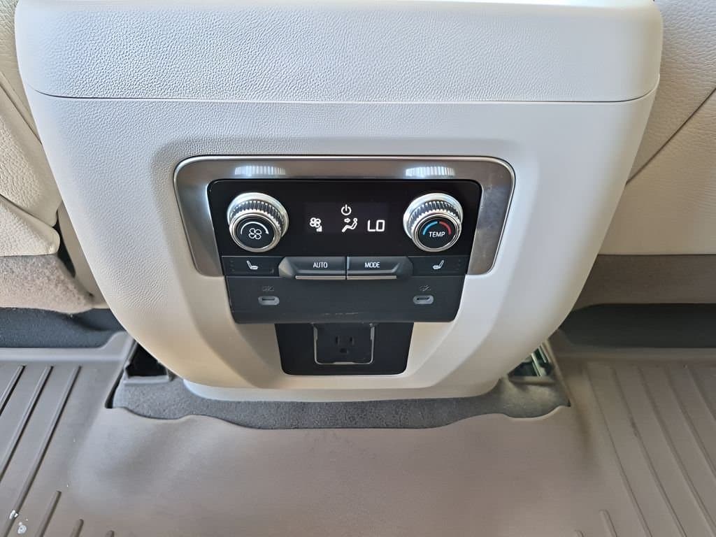 2022 GMC Yukon - Image 21