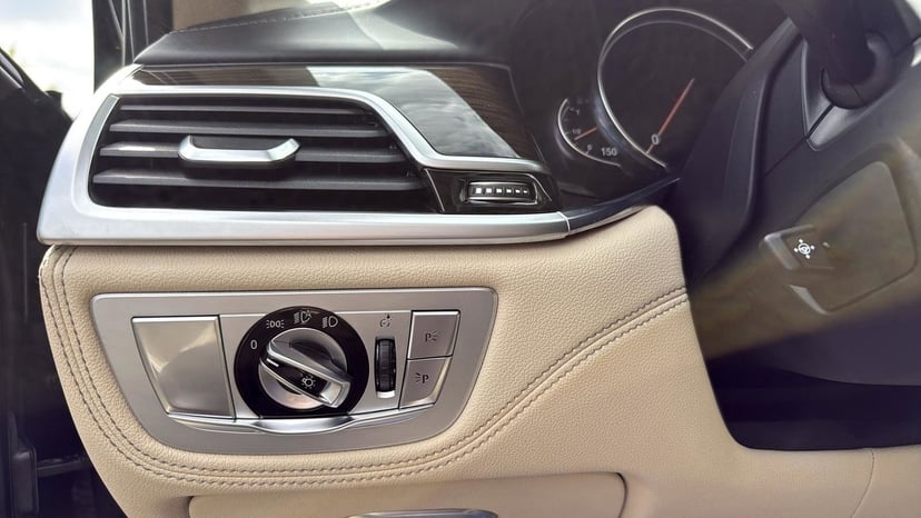 2019 BMW 7 Series - Image 18