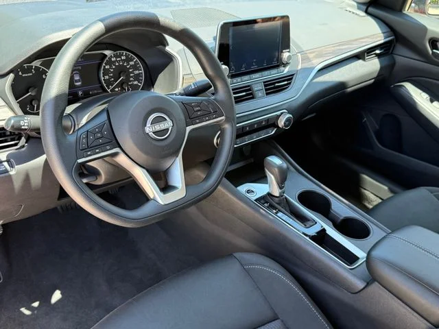 2025 Nissan Altima - Image 10